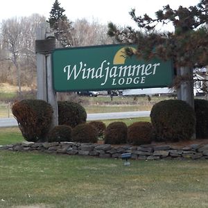 Windjammer Lodge